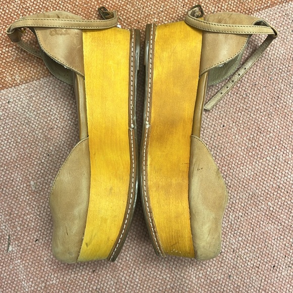 Wood platform tan shoes size 7 - Picture 4 of 5